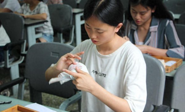 女孩子学个一技之长学什么好