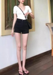 十八岁女孩穿什么衣服好看？跟着这样穿可活泼可性感迷人