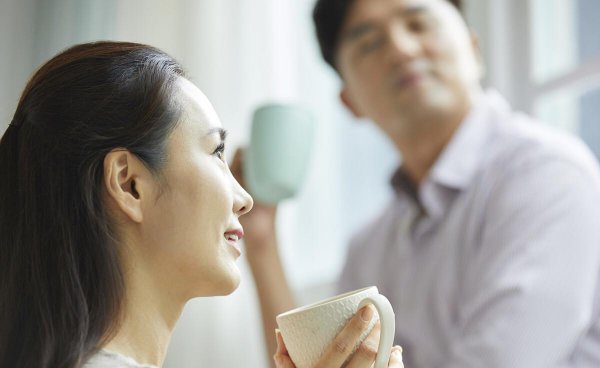 高情商女人安慰男人工作忙