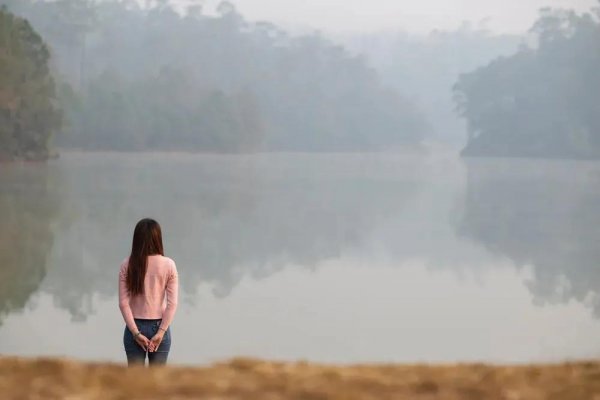 独来独往的女生给人什么感觉