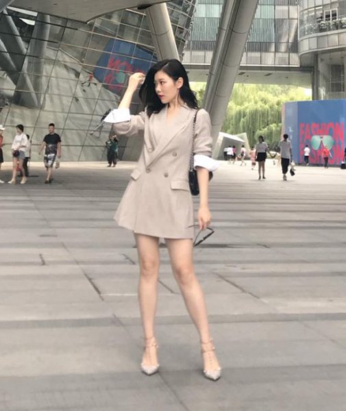 什么样的穿搭有女人味？